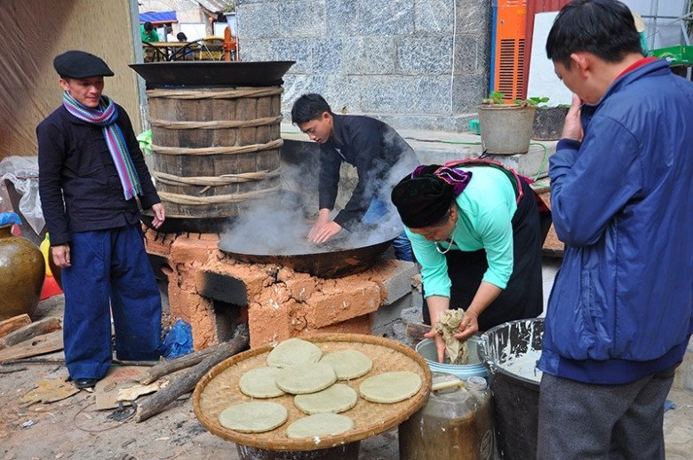 Loại bánh đặc sản có một không hai được làm từ loài hoa nổi tiếng chỉ có ở Hà Giang - Ảnh 2.