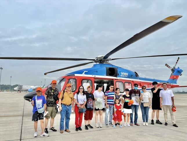 TP Hồ Chí Minh: Tạm dừng tour khám phá bằng trực thăng - Ảnh 2.
