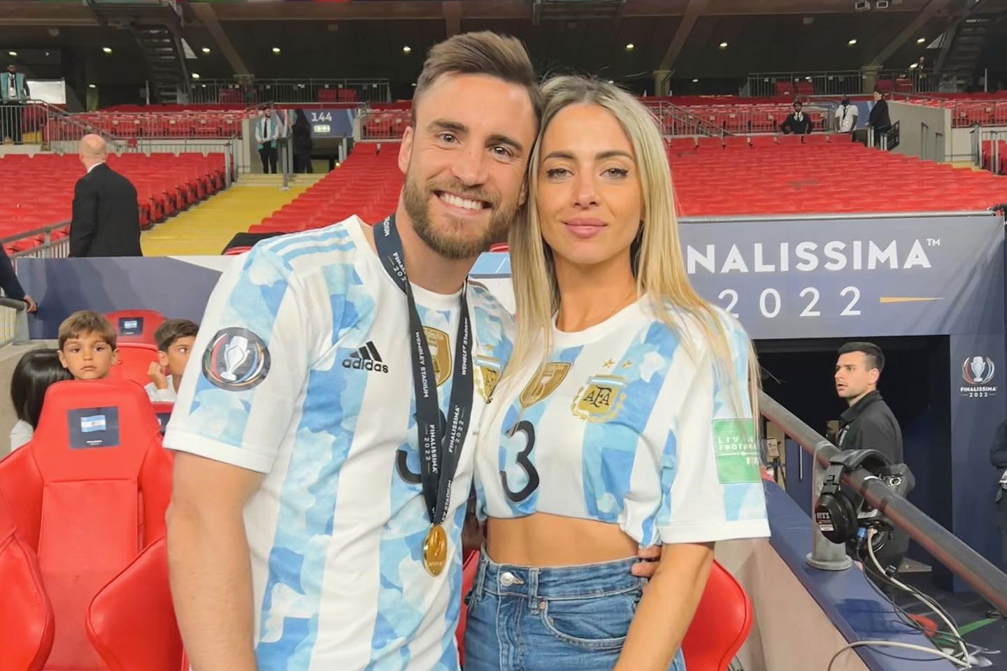 Ngất ngây với nhan sắc bạn gái tuyển thủ Argentina - Ảnh 1.