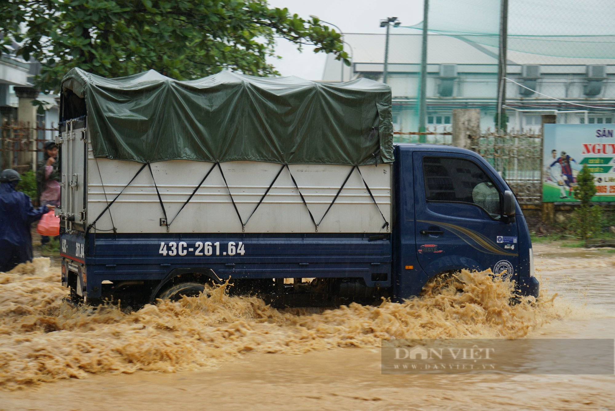 Chỉ hơn 1 tuần sau trận mưa lịch sử, Đà Nẵng lại ngập do mưa lớn - Ảnh 5.