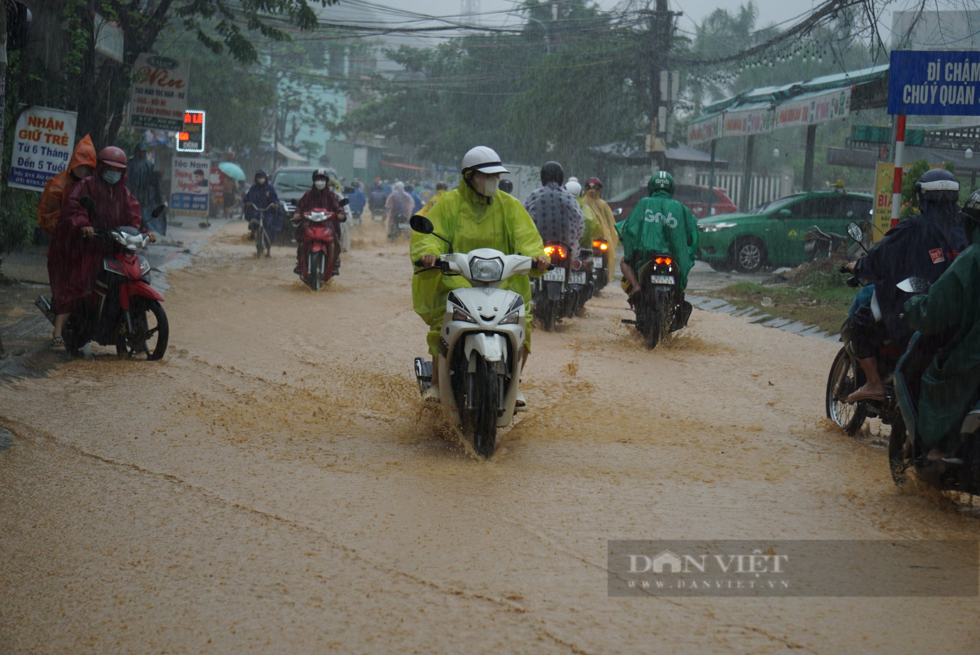 Chỉ hơn 1 tuần sau trận mưa lịch sử, Đà Nẵng lại ngập do mưa lớn - Ảnh 7.