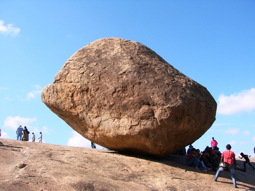 Tảng đá lạ nghiêng hơn 1.300 năm không đổ, chưa ai giải thích được sự tồn tại của tảng đá này  - Ảnh 7.