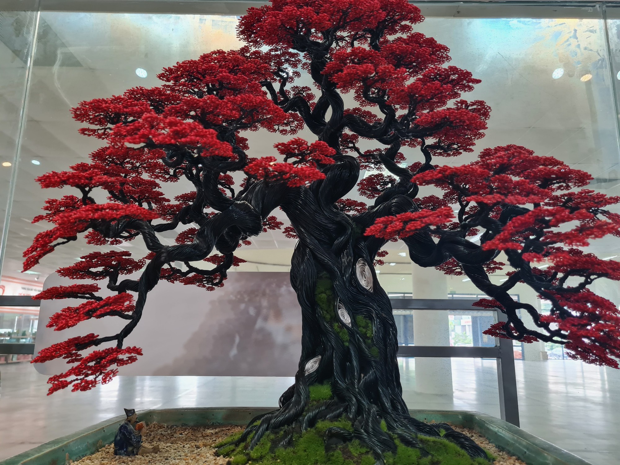 Xuất hiện những cây bonsai làm dây đồng tại Hội chợ làng nghề và sản phẩm OCOP Việt Nam - Ảnh 2.