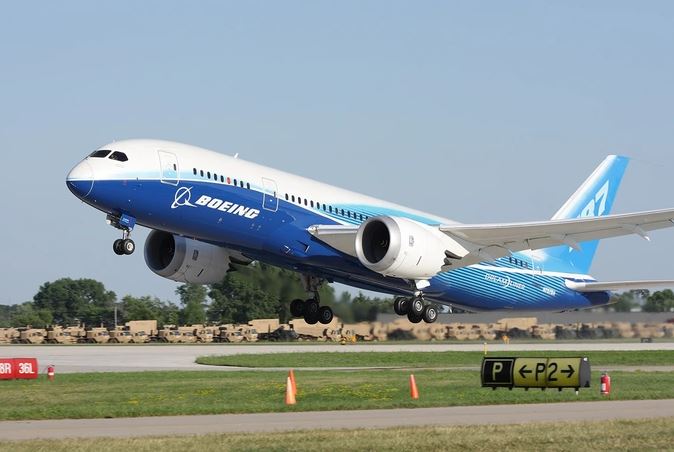 Boeing đứng trước nguy cơ mất hợp đồng 12 tỷ USD - Ảnh 1.