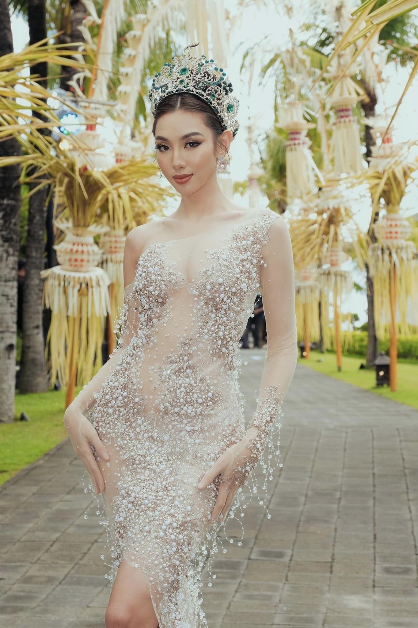 Đoàn Thiên Ân có vượt qua cái bóng lớn của Hoa hậu Thùy Tiên tại chung kết Miss Grand International 2022? - Ảnh 3.