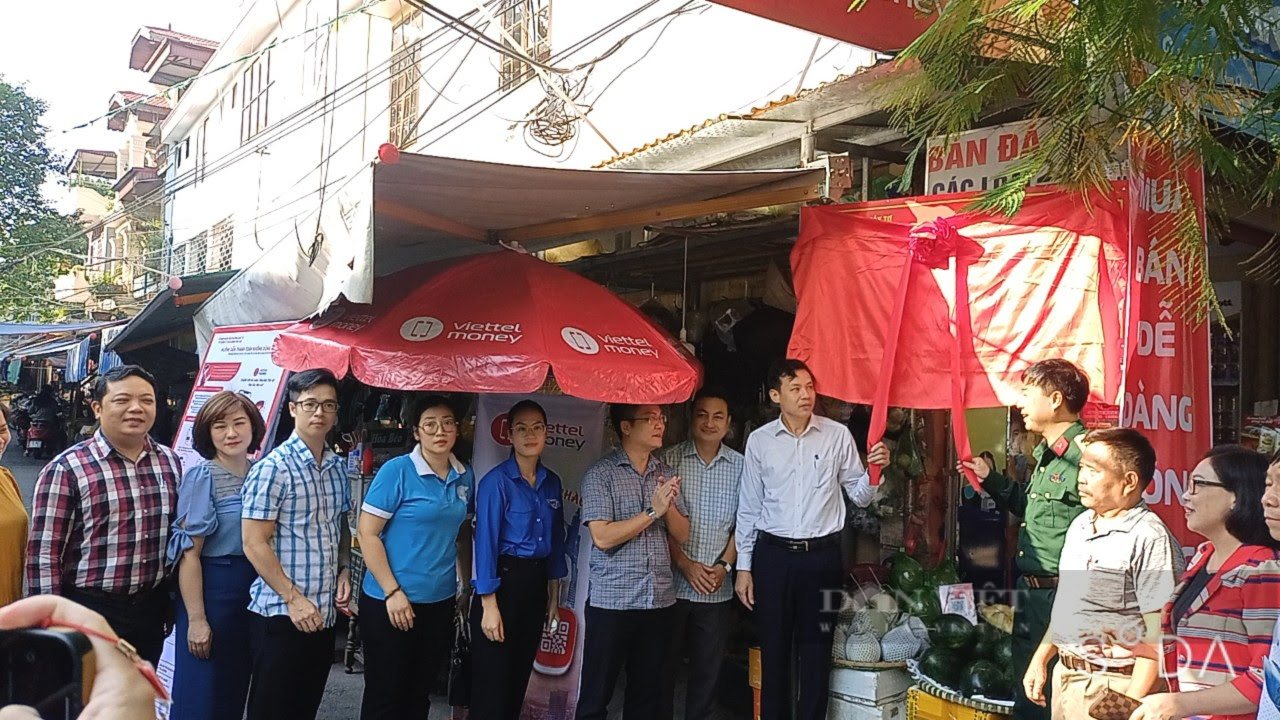 Hải Phòng và Viettel triển khai mô hình chuyển đổi số, chợ 4.0 tới hộ kinh doanh tại chợ Lương Văn Can - Ảnh 1.