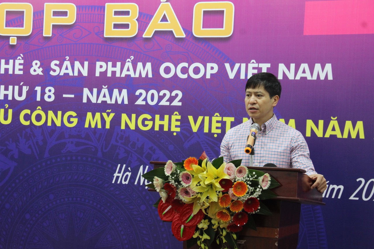 Xuất hiện những cây bonsai làm dây đồng tại Hội chợ làng nghề và sản phẩm OCOP Việt Nam - Ảnh 1.