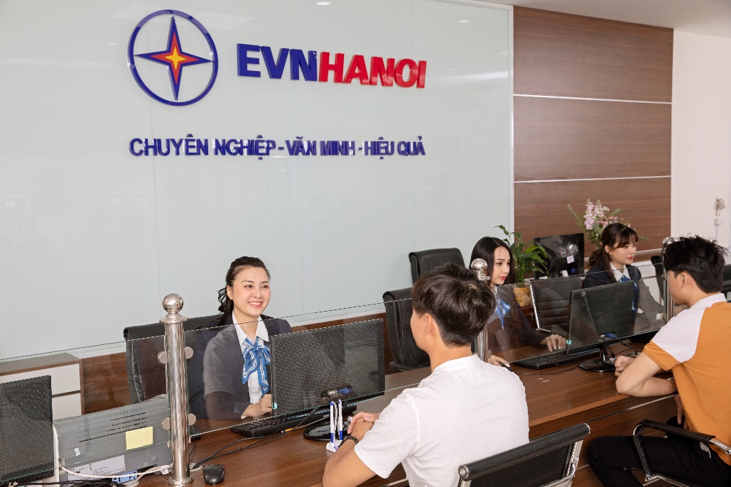 100% khách hàng của EVNHANOI thanh toán không tiền mặt - Ảnh 2.