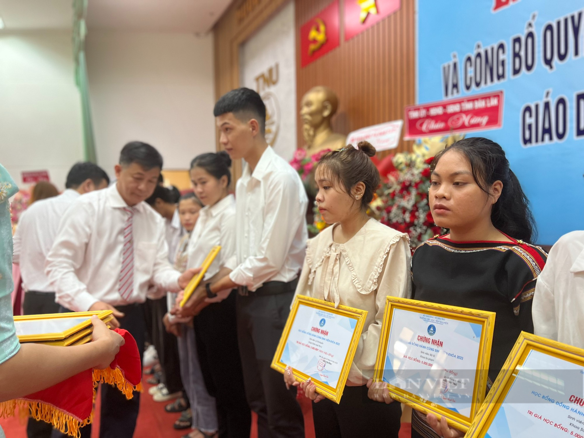 Trên 9.000 sinh viên Trường Đại học lớn nhất Tây Nguyên bước vào năm học mới - Ảnh 5.