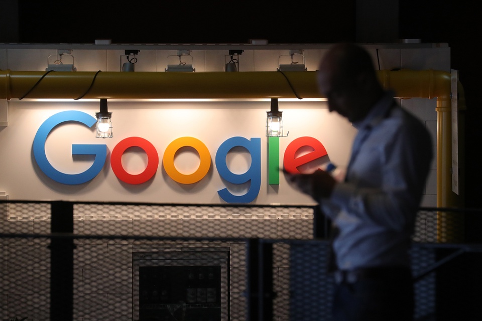 Lợi nhuận công ty mẹ của Google giảm 27% - Ảnh 1.