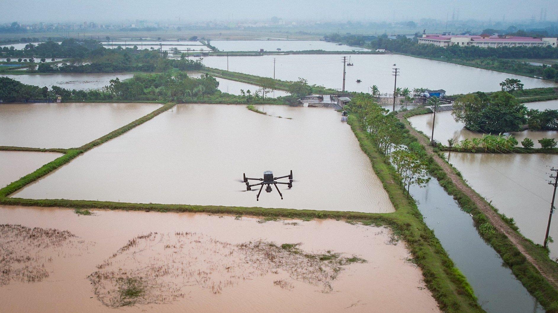 Cận cảnh flycam chuyên dụng phục vụ khảo sát cắm mốc giới đường vành đai 4 ở Hà Nội - Ảnh 2.