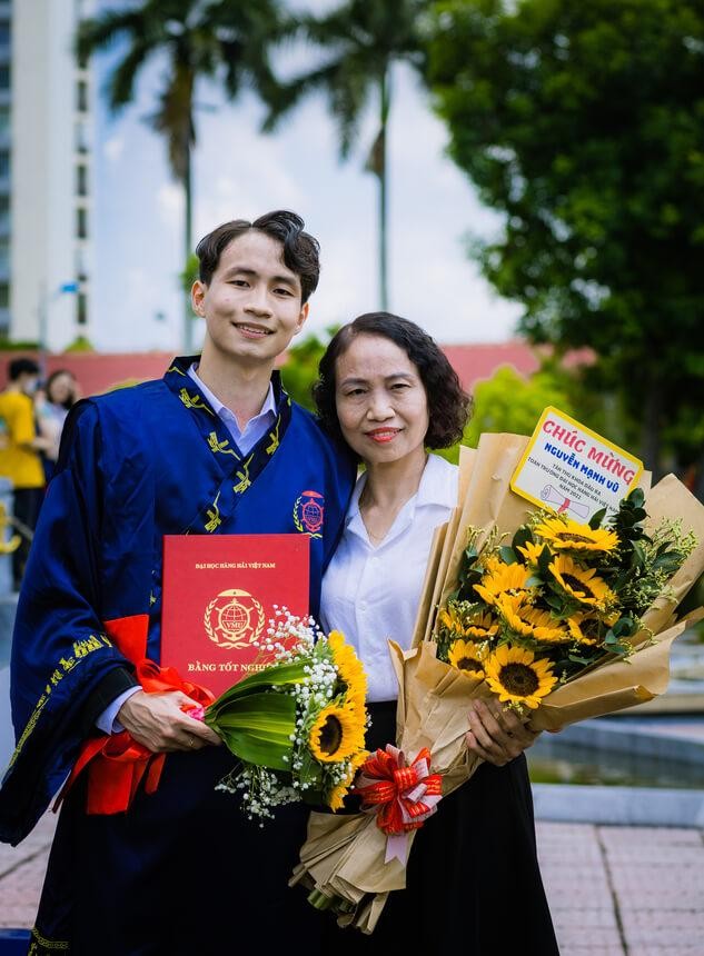 Chuyện về thủ khoa tốt nghiệp đạt điểm cao nhất trong lịch sử trường Đại học Hàng hải Việt Nam - Ảnh 2.