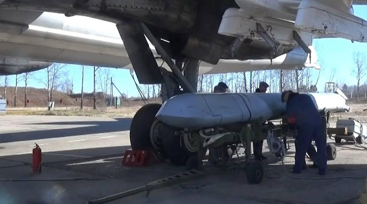 Khoảnh khắc tên lửa hành trình Kh-101 trị giá 13 triệu USD bị đánh chặn tại Kiev? - Ảnh 20.