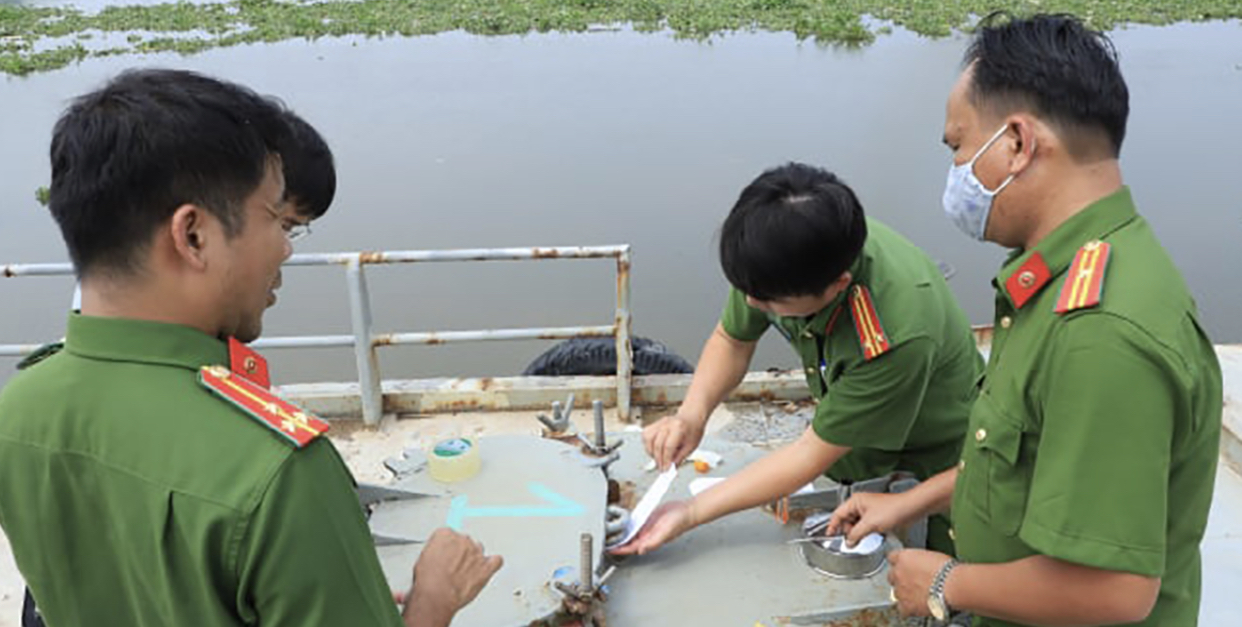 Đại án xăng giả, xăng lậu: Ngô Văn Thụy, &quot;sếp&quot; chống buôn lậu bị cáo buộc nhận hối lộ 830 triệu đồng - Ảnh 7.