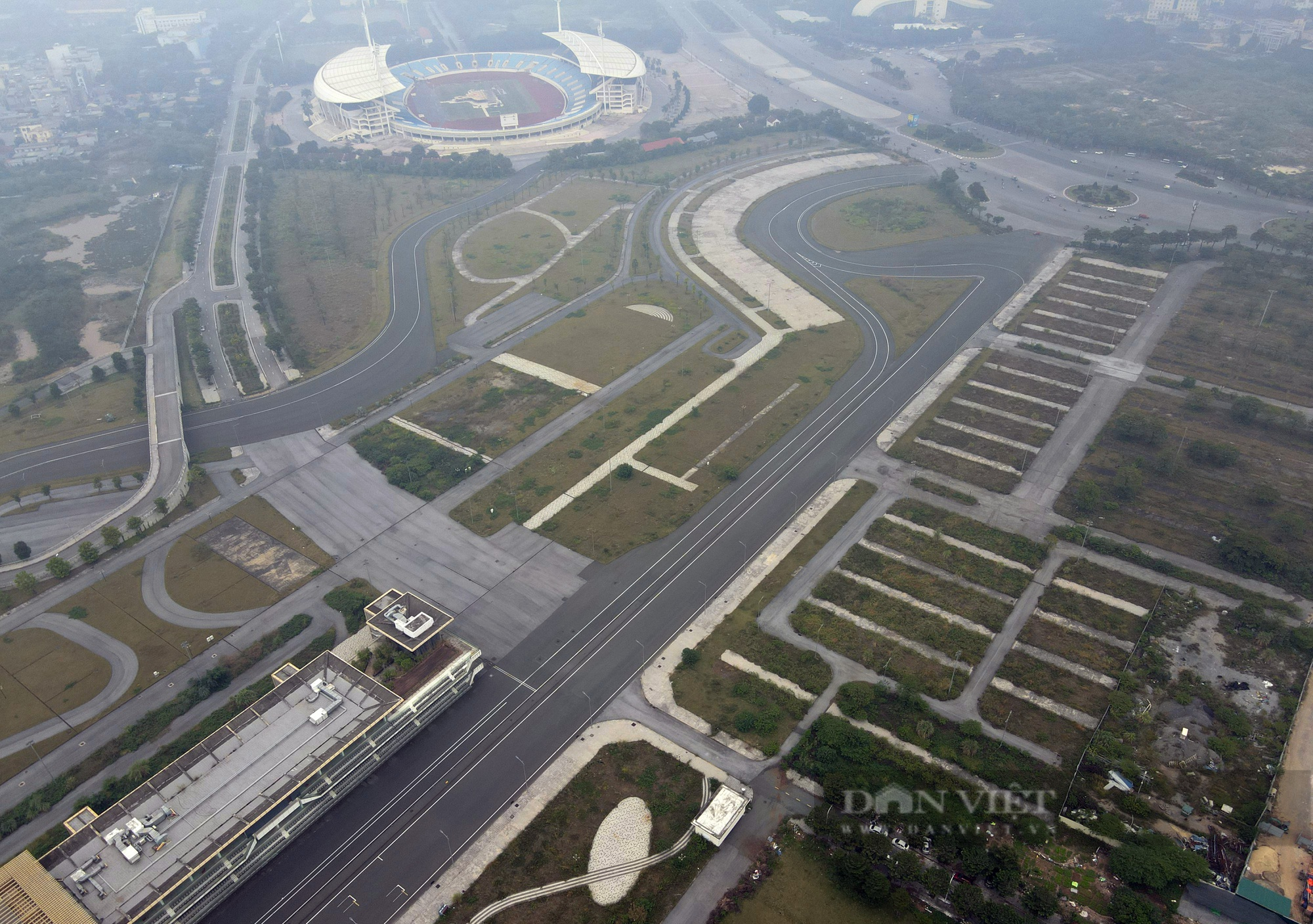 Cảnh hoang lạnh bên trong trường đua F1 hiện đại bậc nhất thế giới ở Hà Nội - Ảnh 5.