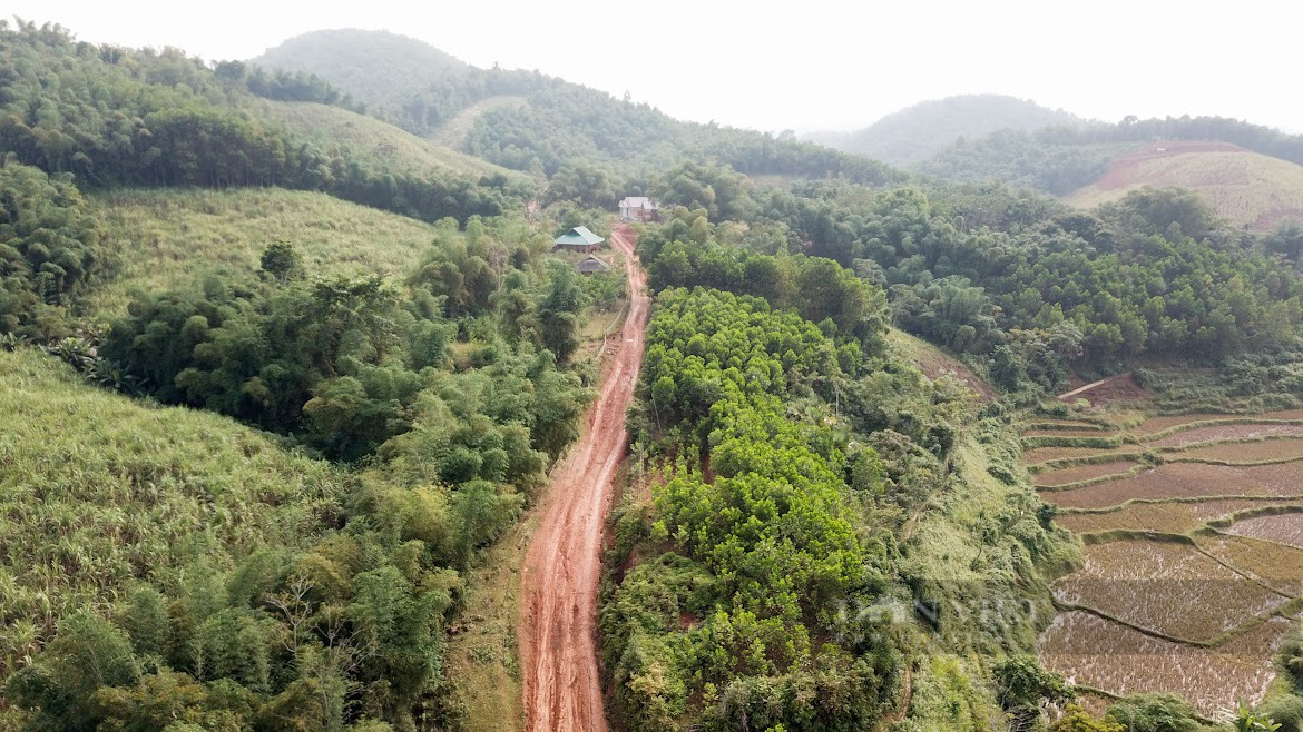 Hành trình vượt hơn 300km mang “Điểm trường mơ ước” đến với trẻ vùng biên - Ảnh 1.