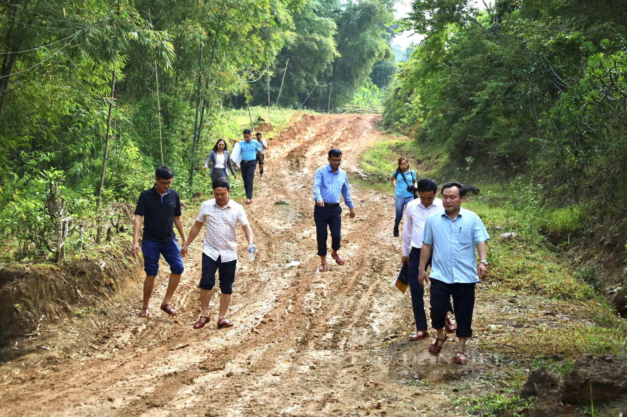 Hành trình vượt hơn 300km mang “Điểm trường mơ ước” đến với trẻ vùng biên - Ảnh 6.