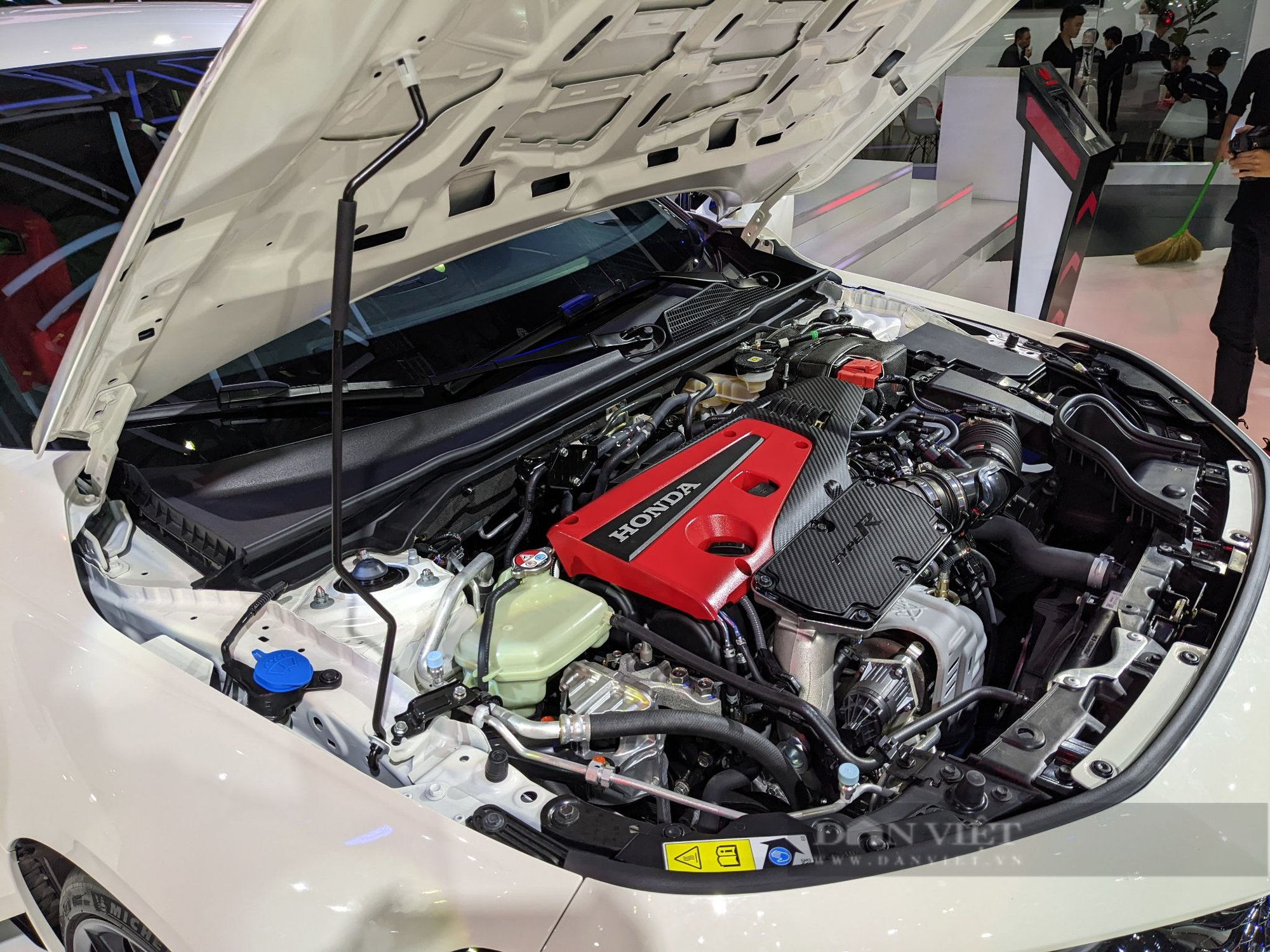 Honda Civic Type R 2023 ra mắt Việt Nam, diện mạo thể thao, động cơ mạnh mẽ - Ảnh 2.