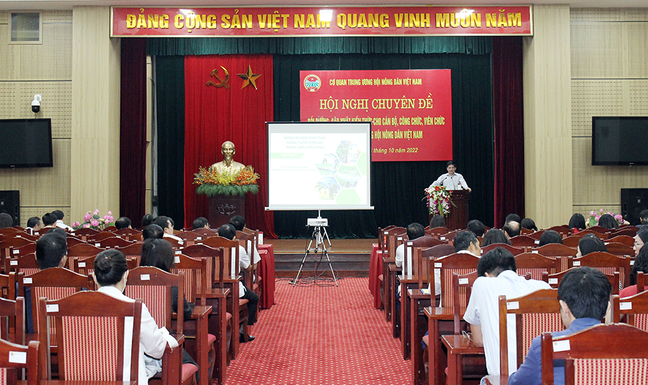 Hội nghị chuyên đề bồi dưỡng, cập nhật kiến thức cho cán bộ, công chức, viên chức cơ quan T.Ư Hội Nông dân Việt Nam - Ảnh 2.