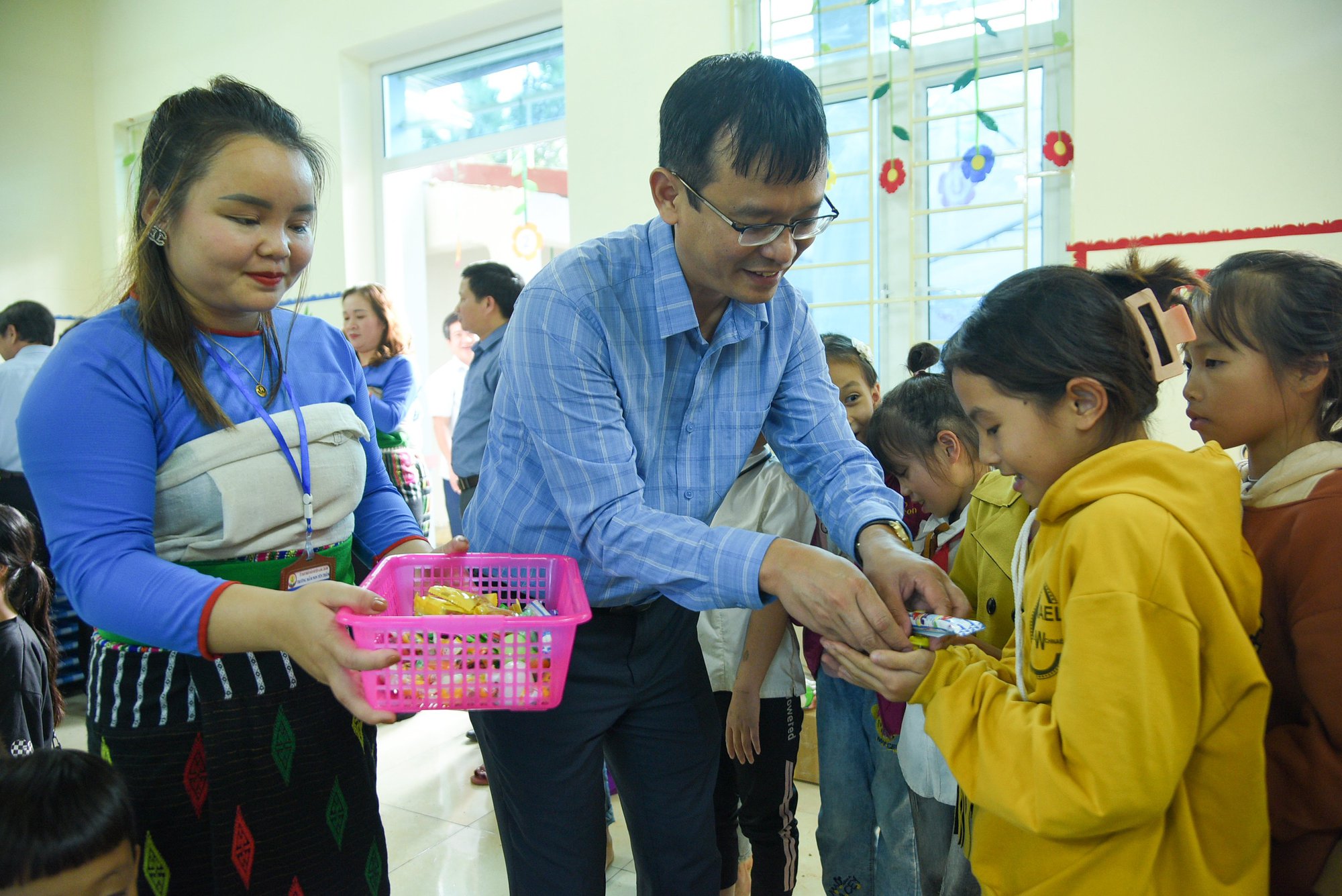 Khánh thành “Điểm trường mơ ước” Khu Cơn: Niềm hạnh phúc vỡ òa của cô trò vùng cao - Ảnh 6.