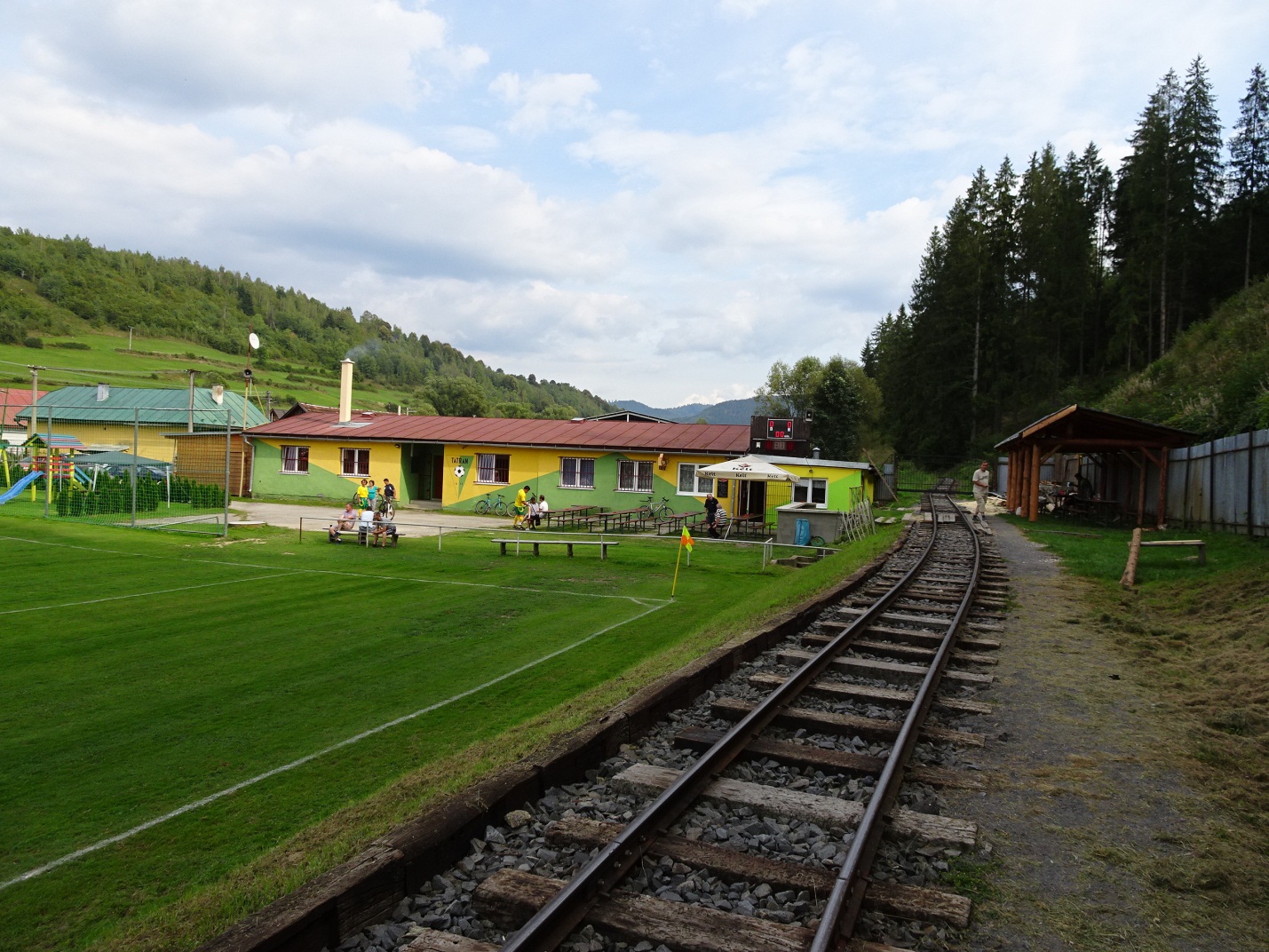 Một địa điểm du lịch ở Slovakia hút du khách bằng điều kỳ lạ nhất thế giới - Ảnh 3.