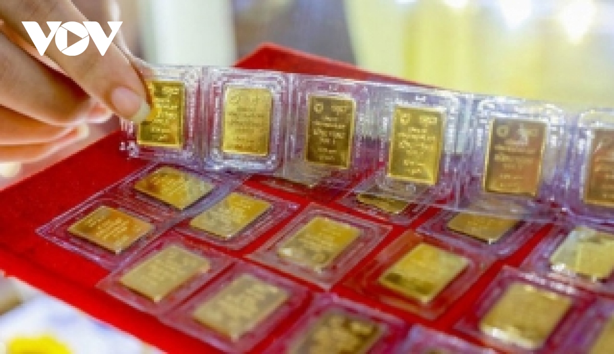 Giá vàng trong nước giảm trong khi vàng thế giới tiếp tục tăng - Ảnh 1.