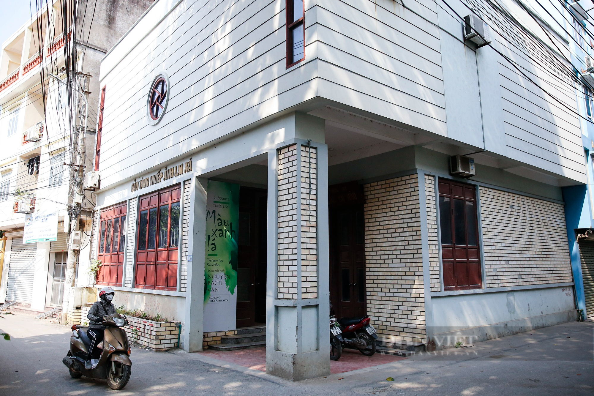 Khám phá bảo tàng nhiếp ảnh đầu tiên tại Hà Nội do dân làng góp tiền xây dựng - Ảnh 1.