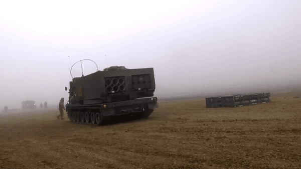 Đức viện trợ pháo phản lực mạnh nhất NATO cho Ukraine - Ảnh 10.