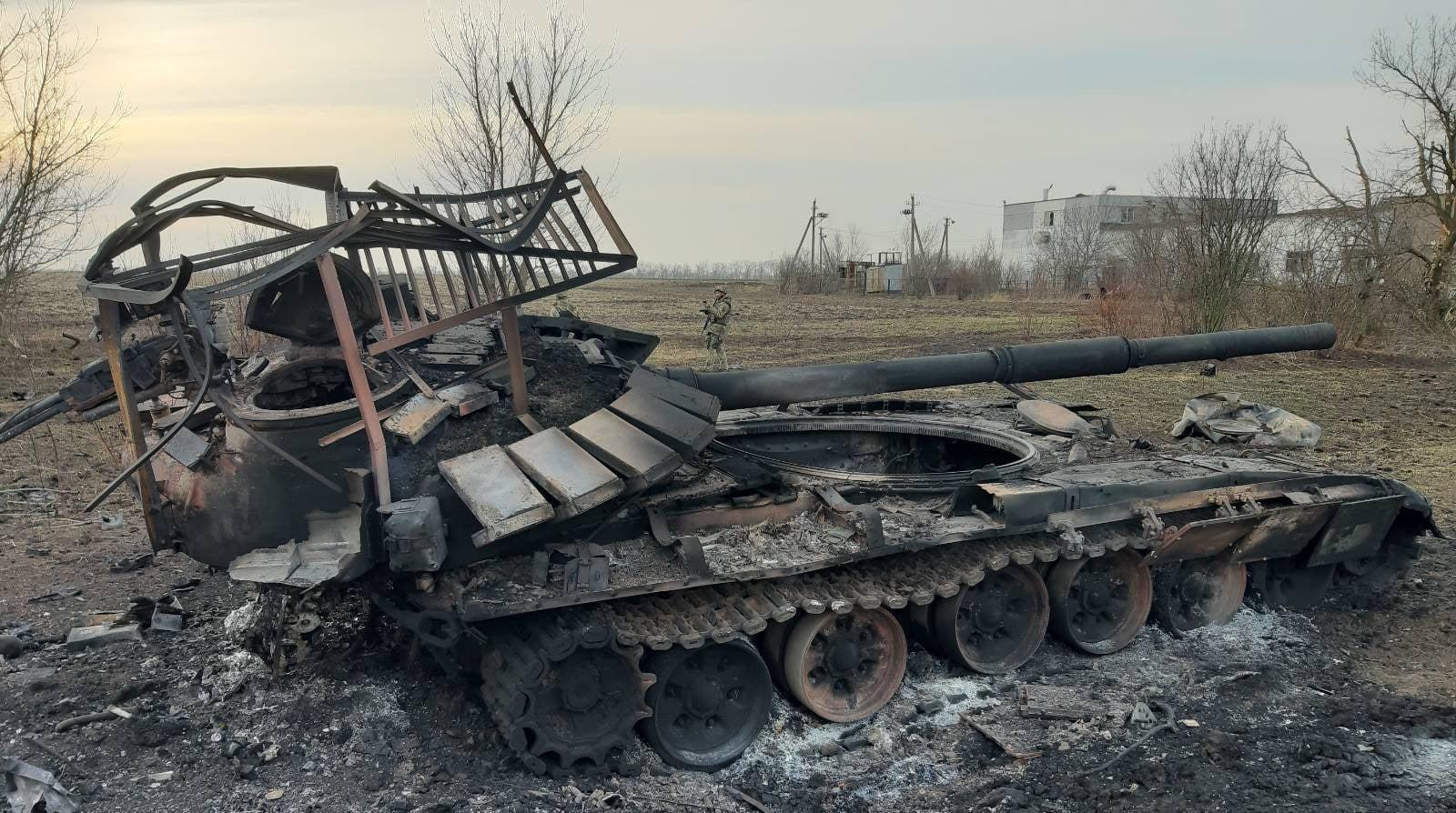 Binh lính Ukraine sử dụng &quot;sát thủ diệt tăng&quot; TOW Mỹ đối đầu tăng thiết giáp Nga tại Kherson - Ảnh 17.