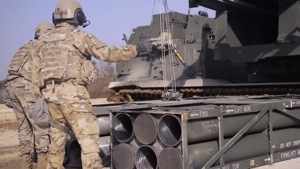 Đức viện trợ pháo phản lực mạnh nhất NATO cho Ukraine - Ảnh 3.