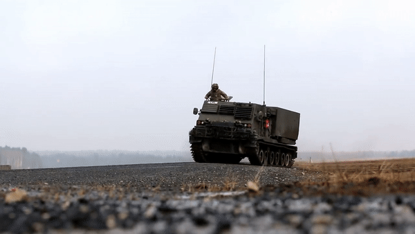 Đức viện trợ pháo phản lực mạnh nhất NATO cho Ukraine - Ảnh 5.