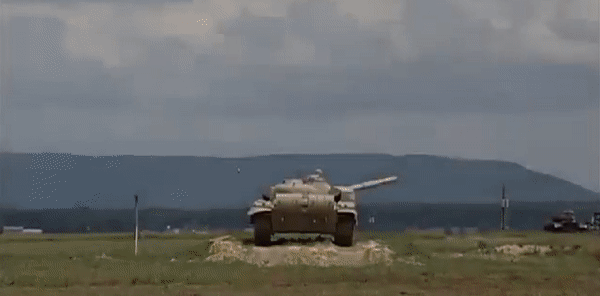 Binh lính Ukraine sử dụng &quot;sát thủ diệt tăng&quot; TOW Mỹ đối đầu tăng thiết giáp Nga tại Kherson - Ảnh 9.