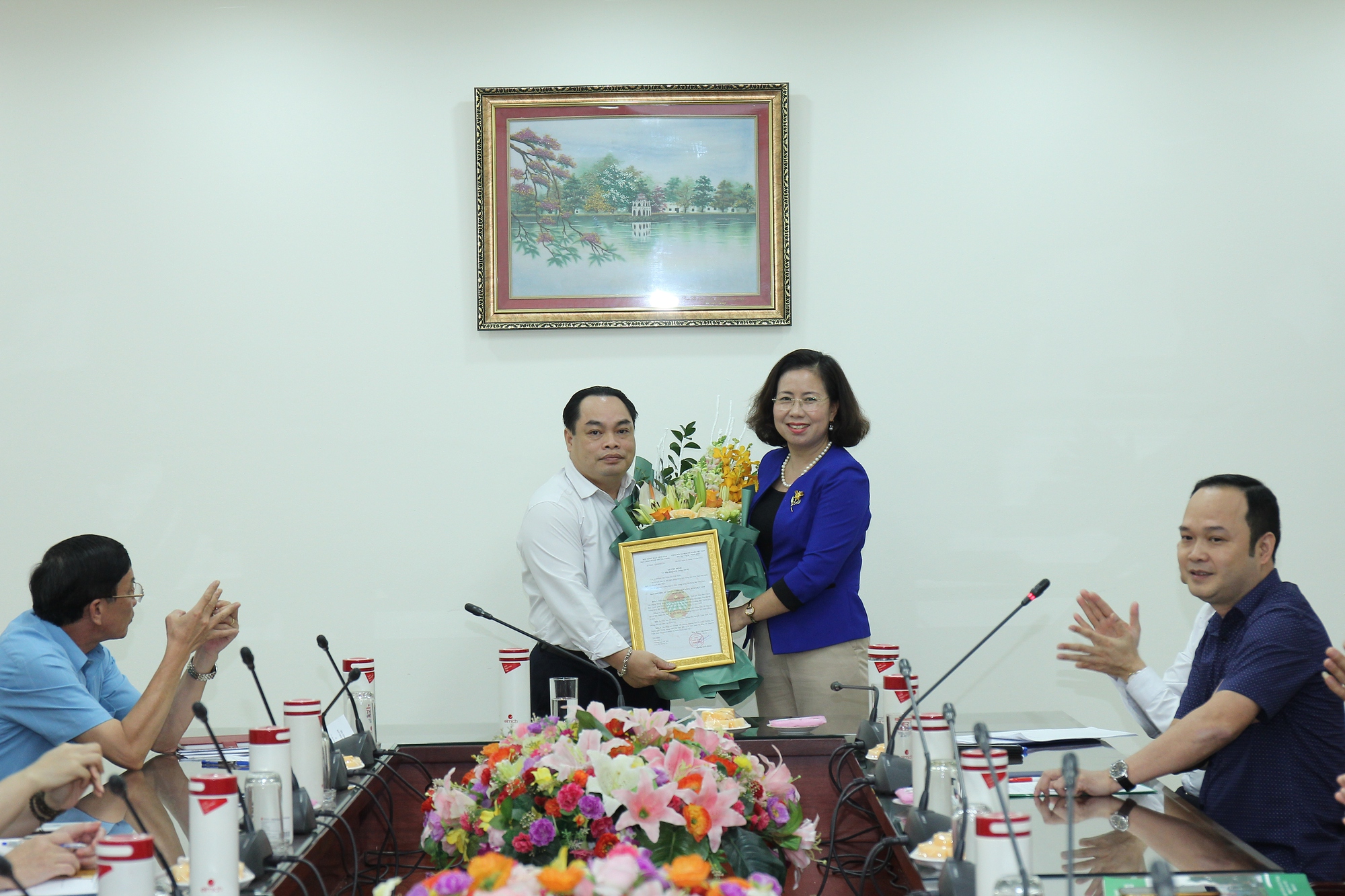 Trung ương Hội Nông dân Việt Nam: Trao Quyết định điều động và bổ nhiệm chức danh Phó Trưởng ban Tuyên giáo Trung ương Hội - Ảnh 1.
