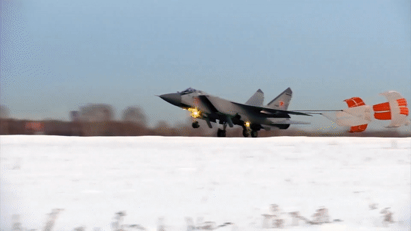 Tiêm kích MiG-31 Nga đã bắn rơi cường kích Su-24 Ukraine thế nào? - Ảnh 16.