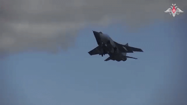 Tiêm kích MiG-31 Nga đã bắn rơi cường kích Su-24 Ukraine thế nào? - Ảnh 4.