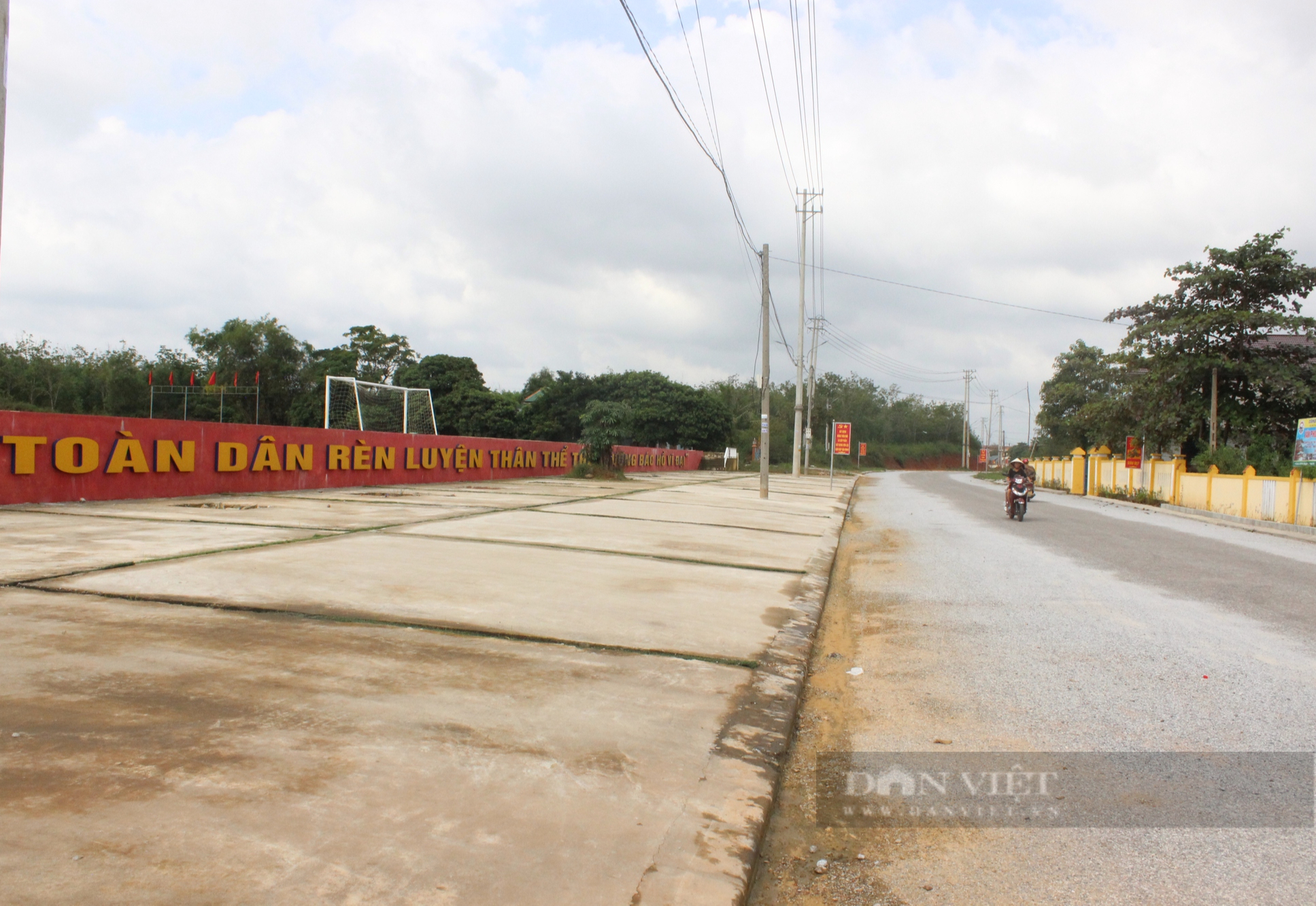 Quảng Bình: Người dân Sơn Lộc chuyển đổi cây trồng vật, vật nuôi, đồng lòng về đích Nông thôn mới - Ảnh 1.