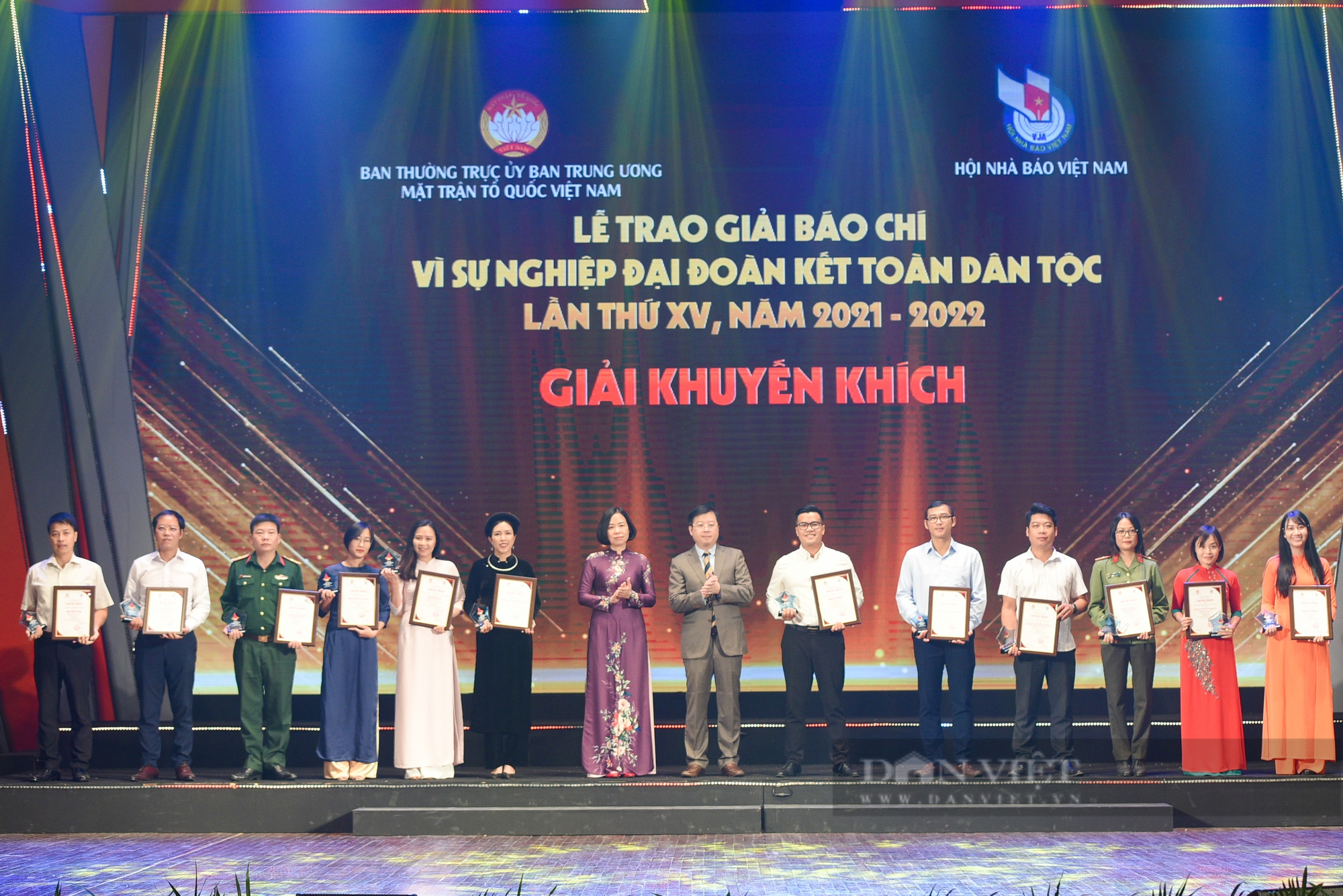 Báo NTNN/Điện tử Dân Việt giành giải báo chí &quot;Vì sự nghiệp Đại đoàn kết toàn dân tộc&quot; năm 2022 - Ảnh 5.