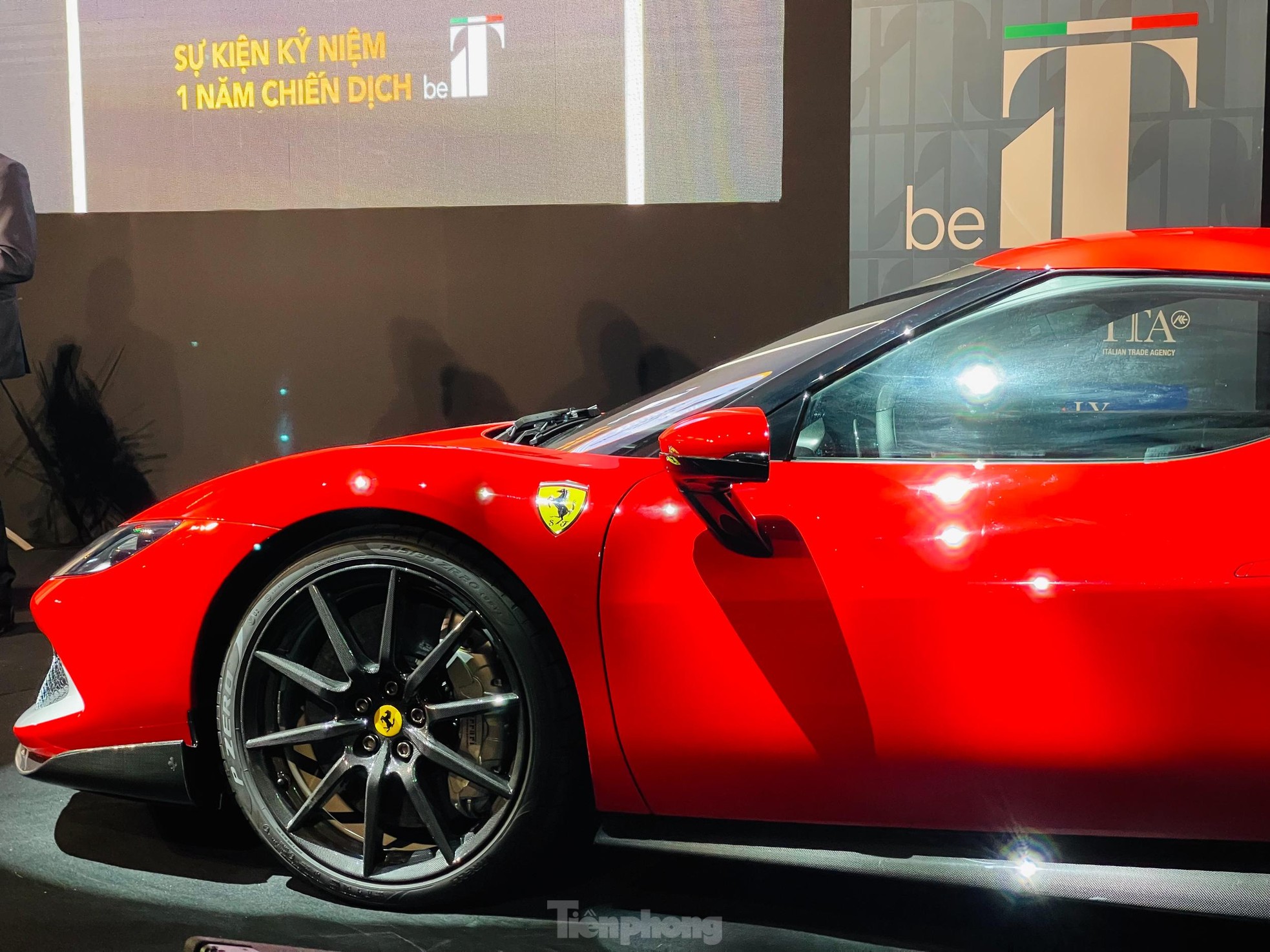 Cận cảnh siêu xe Ferrari 296 GTB vừa ra mắt tại Hà Nội - Ảnh 6.