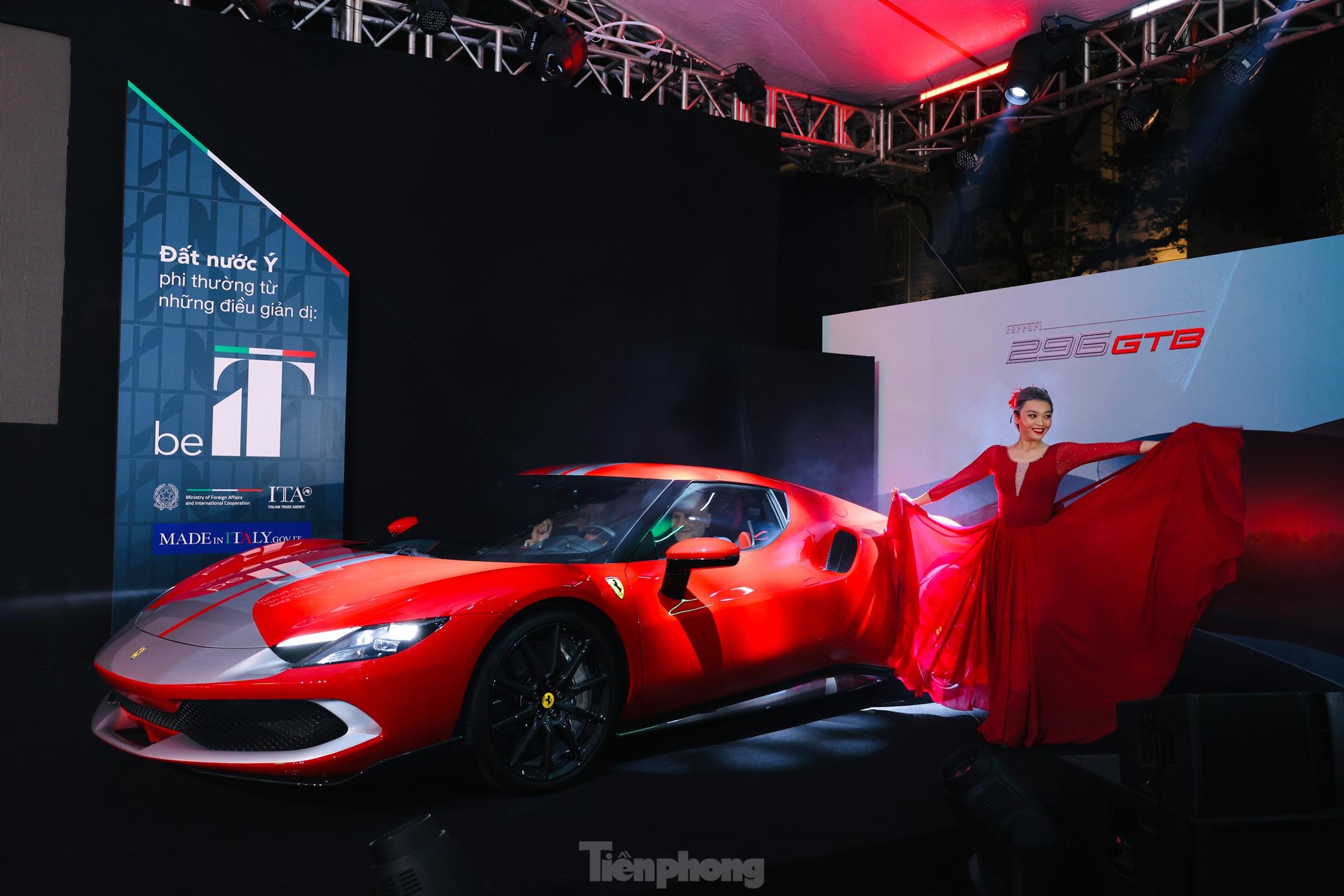 Cận cảnh siêu xe Ferrari 296 GTB vừa ra mắt tại Hà Nội - Ảnh 2.