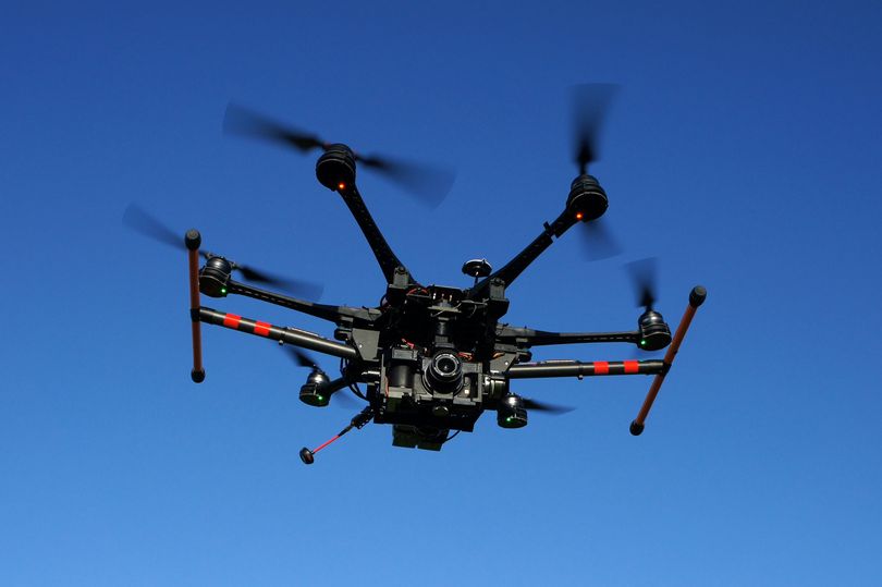 Drone bí ẩn xuất hiện tại trại huấn luyện lực lượng Ukraine ở Đức - Ảnh 1.
