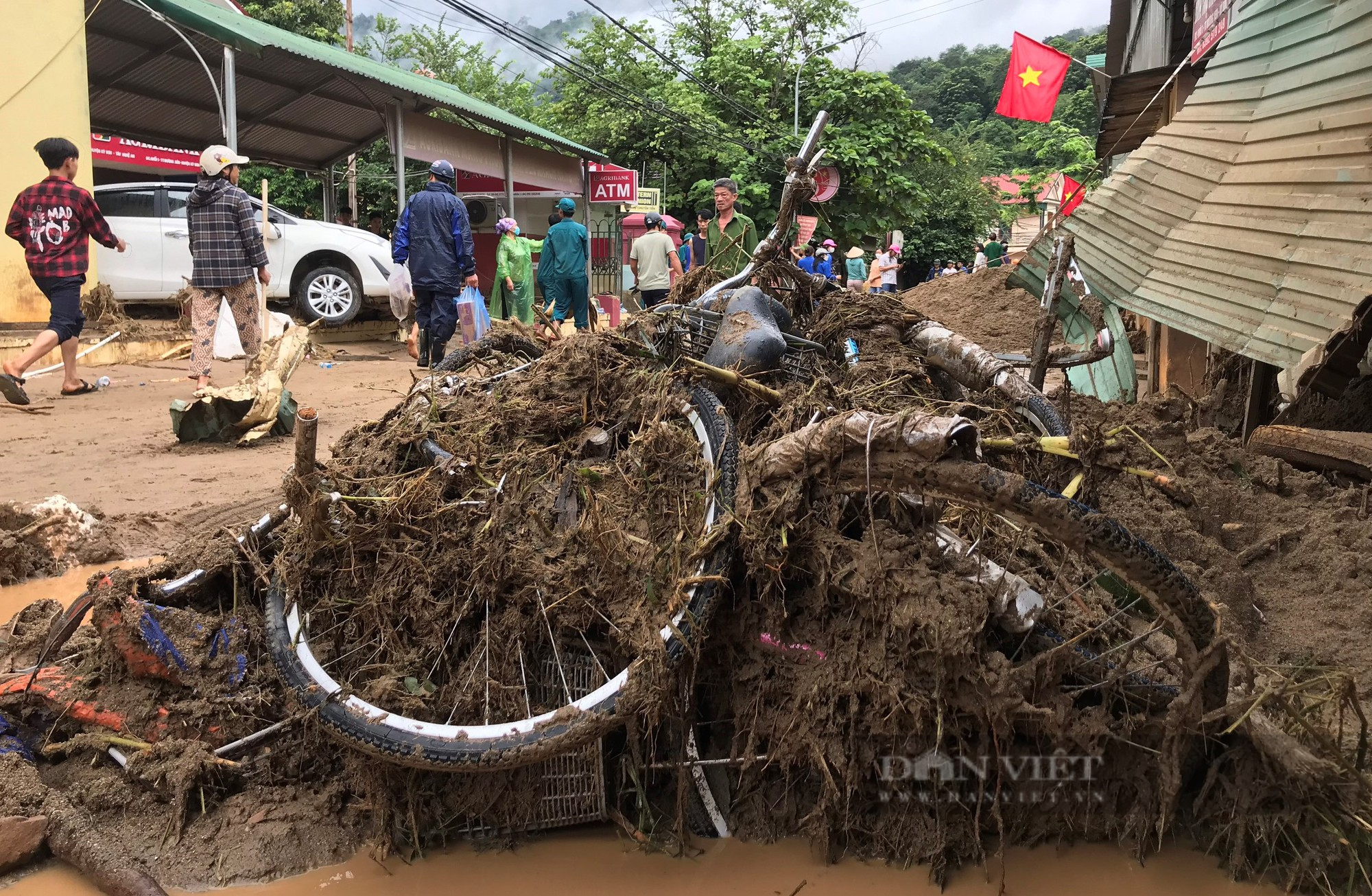 Lũ quét kinh hoàng ở Nghệ An gây thiệt hại hơn 100 tỷ đồng - Ảnh 2.