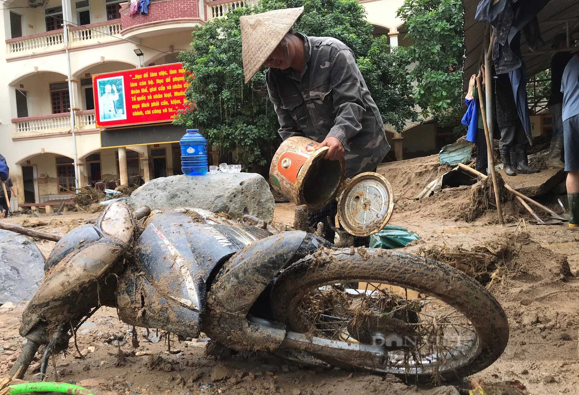 Lũ quét kinh hoàng ở Nghệ An gây thiệt hại hơn 100 tỷ đồng - Ảnh 3.