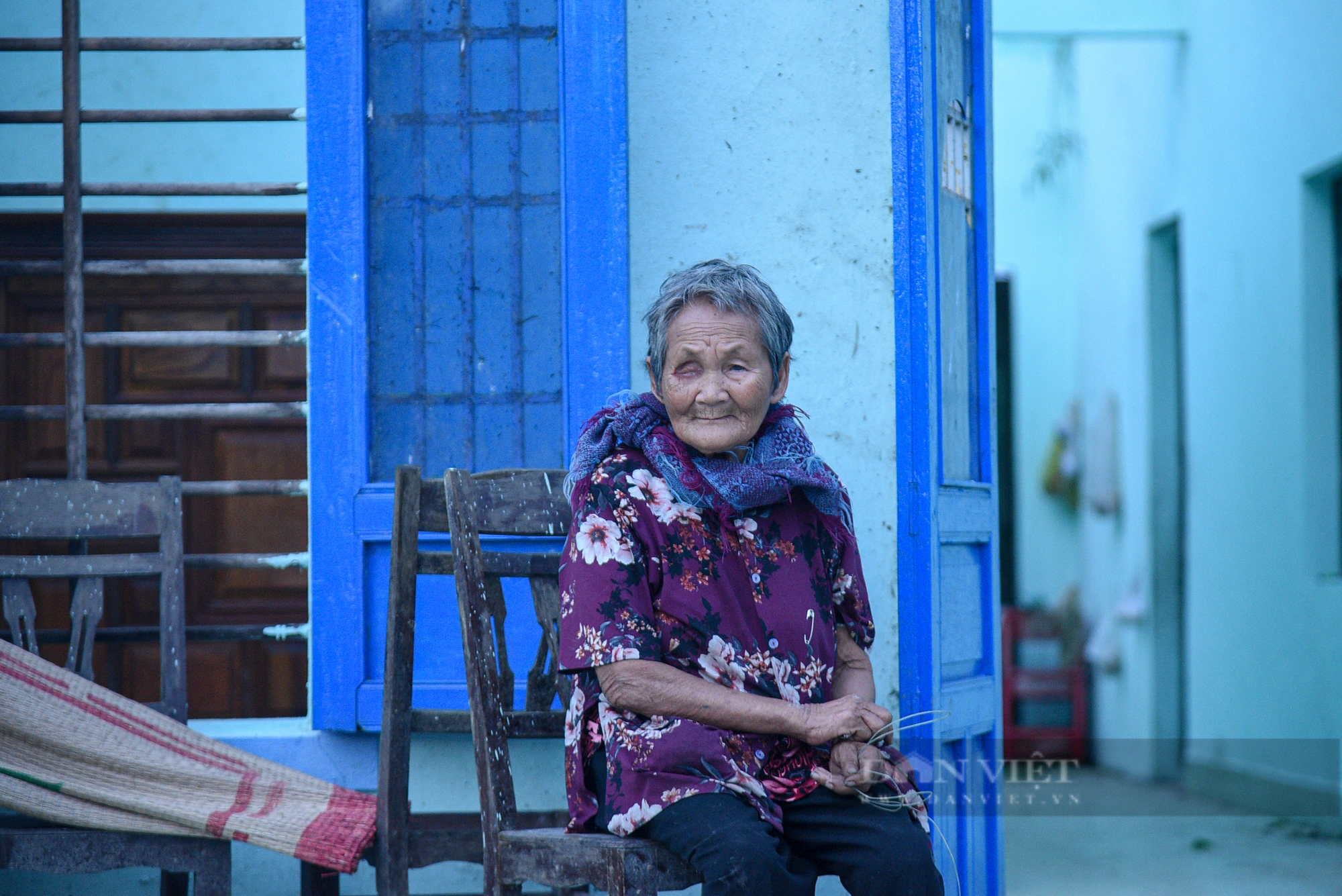 Bà cụ 82 tuổi mong ước dựng lại căn nhà sau bão Noru để có nơi thờ con trai - Ảnh 2.