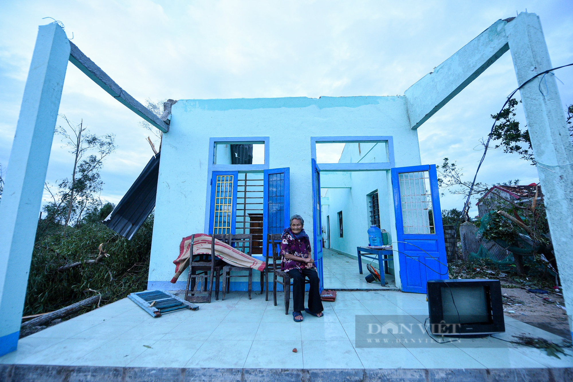 Bà cụ 82 tuổi mong ước dựng lại căn nhà sau bão Noru để có nơi thờ con trai - Ảnh 7.