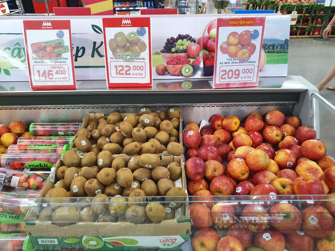 Trái cây nhập khẩu giá rẻ, táo chỉ từ 30.000 đồng/kg tràn ngập siêu thị - Ảnh 3.