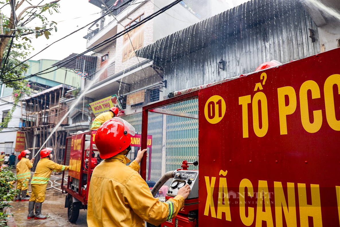 Xe ba gác chữa cháy trong làng nghề ở Hà Nội - Ảnh 8.