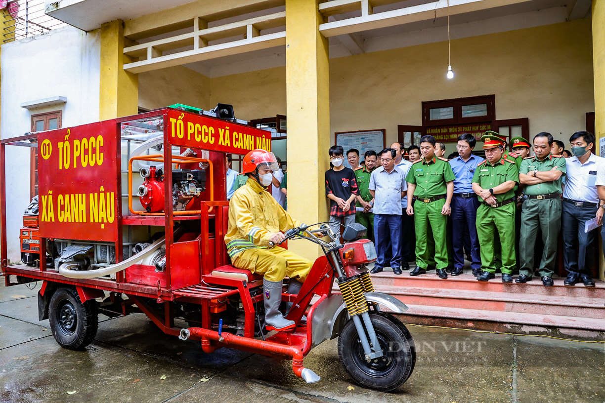 Xe ba gác chữa cháy trong làng nghề ở Hà Nội - Ảnh 13.