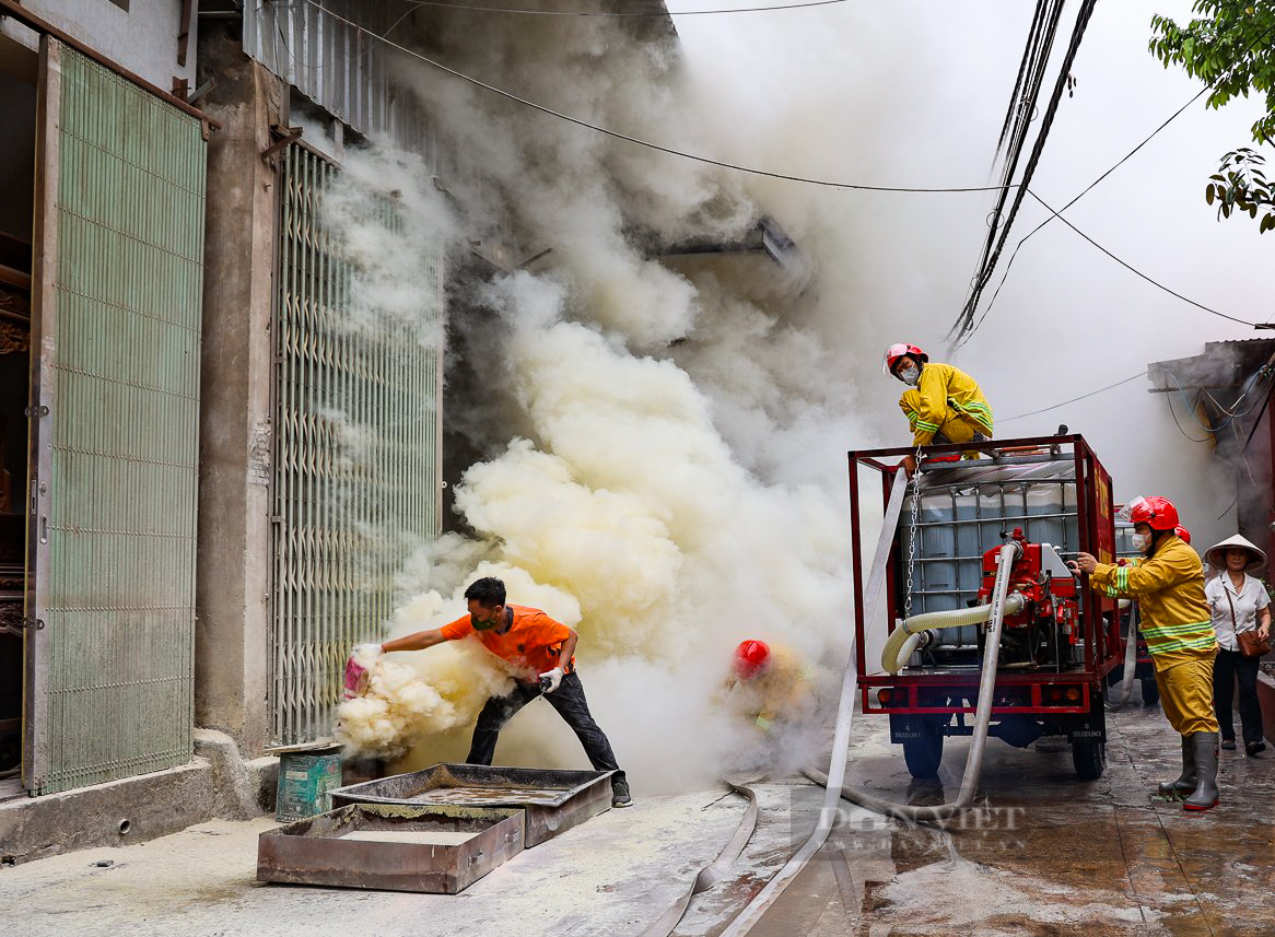 Xe ba gác chữa cháy trong làng nghề ở Hà Nội - Ảnh 5.