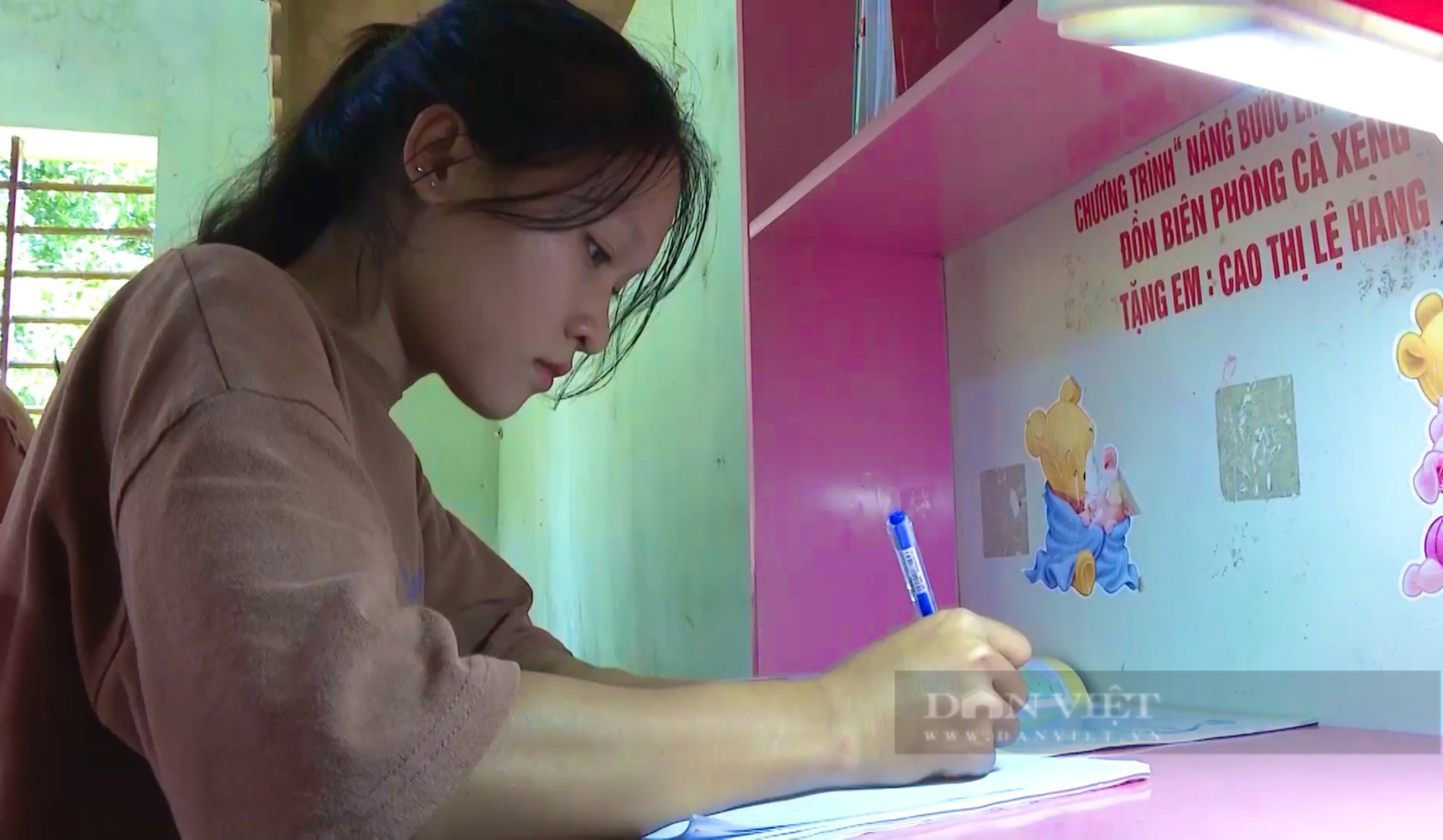 Quảng Bình: Nữ sinh người Rục đầu tiên đậu Đại học chia sẻ ước mơ trở thành cô giáo bản làng - Ảnh 3.