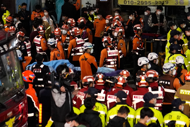 Toàn cảnh vụ giẫm đạp ở Seoul khiến 149 người chết: Nhân chứng bất an, lo sợ về 'tai họa khủng khiếp' - Ảnh 2.